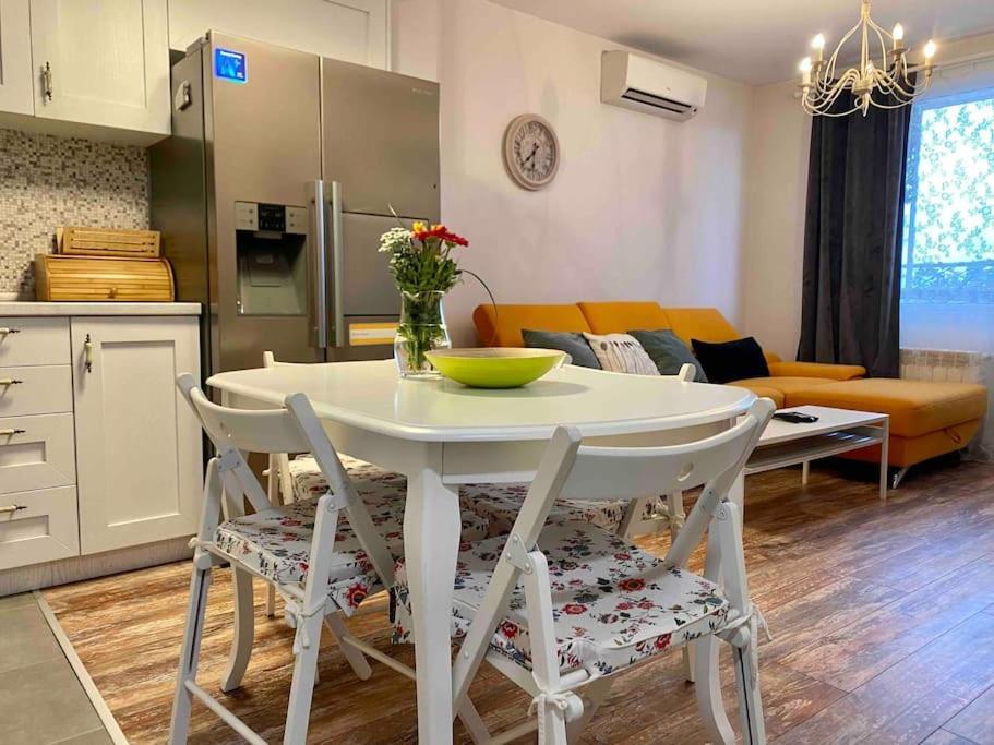 Stylish Magenta Apartment - Terrace & Free Parking Sofia Ngoại thất bức ảnh